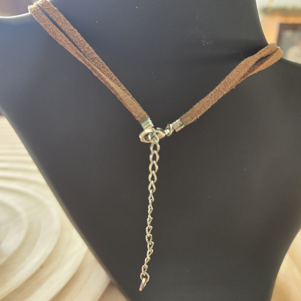 Vintage Liz Claiborne Bohemian Brown Suede Necklace With Floral Pendant - Picture 4 of 6